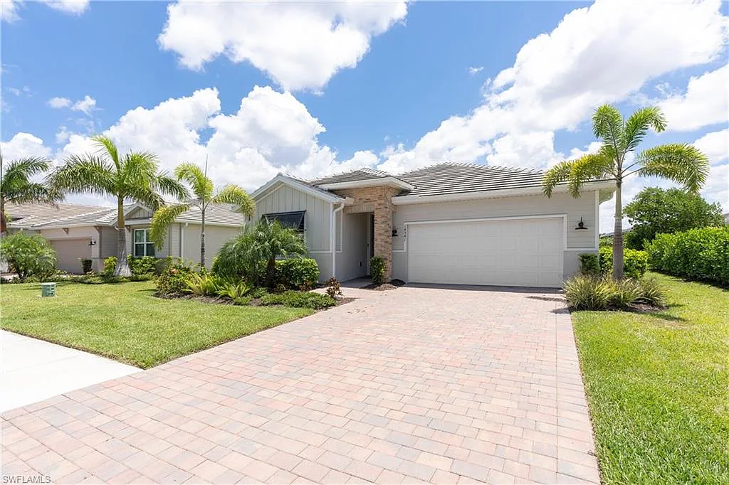 2 bed, 2.0 bath, 1819 sqft, $8,000 — Photo 1
