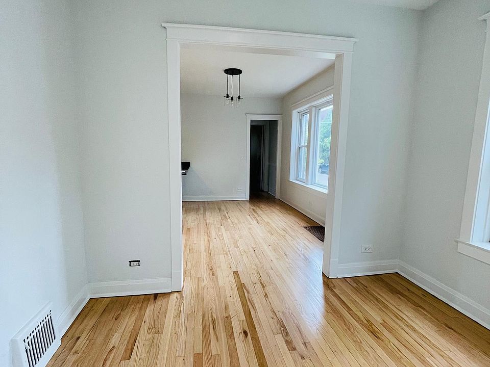 1st image of 1737 W Waveland Ave #1
