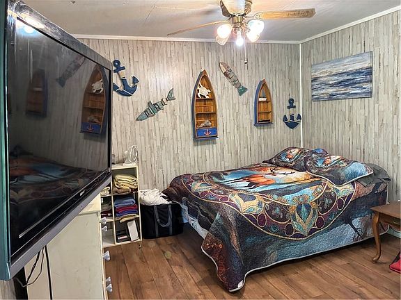 4th image of 1300 Johnson Cir