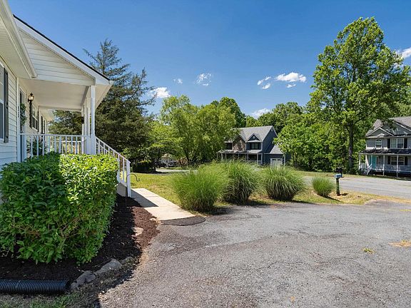 4th image of 95 Millstone Ln