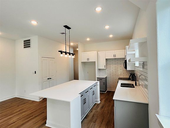 4th image of 1528 Armada Dr