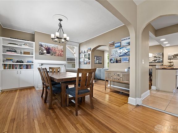 4th image of 2861 Minto Ave