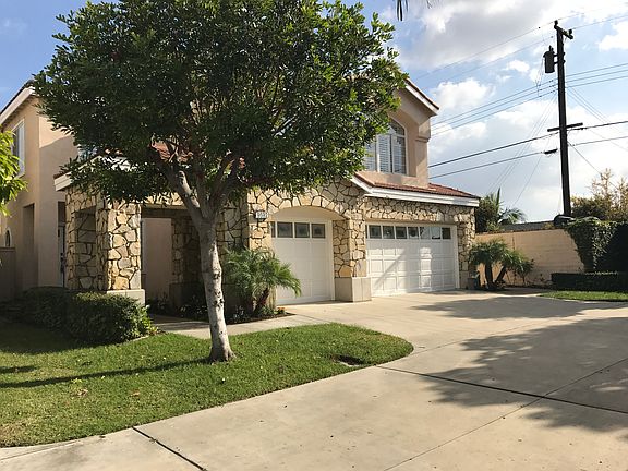 2nd image of 9592 Montanza Way