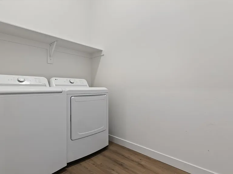 238 W Paramount Ave — Photo 21