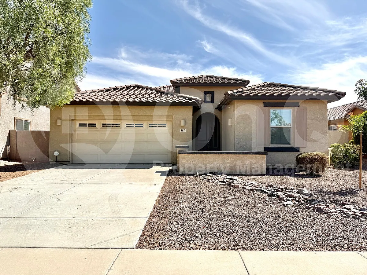 5 bed, 3.0 bath, 2200 sqft, $2,799 — Photo 2