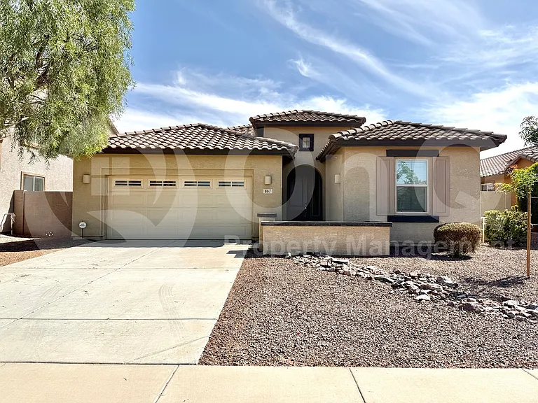 867 E Aberdeen Dr — Photo 2