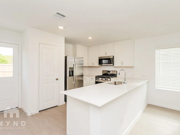 10112 Dalgreen Cir — Photo 12