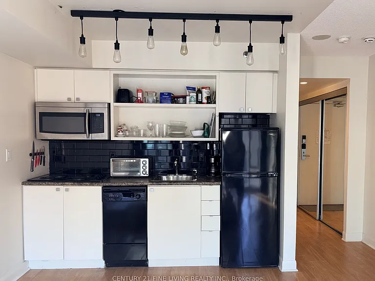 200 Victoria St #1317 — Photo 7