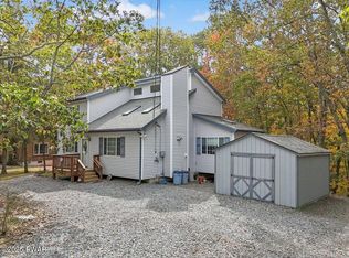 212 Eastwood Dr, Greentown, PA 18426
