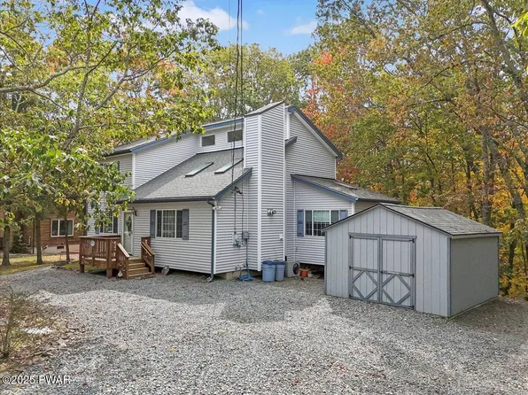 212 Eastwood Dr, Greentown, PA 18426
