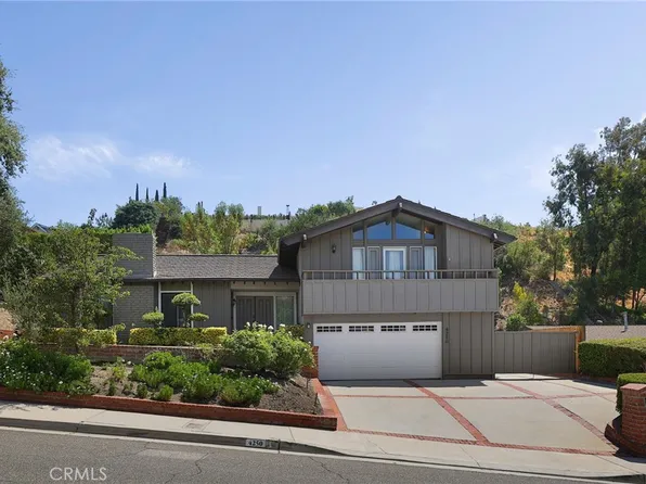 4250 Meadow Lark Dr, Calabasas, CA 91302