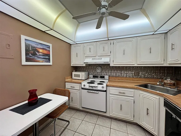 101 Briny Ave #1005 — Photo 10