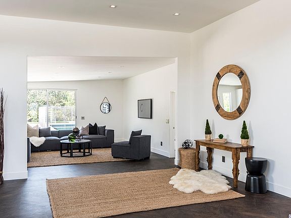 4th image of 5035 Ocean View Blvd