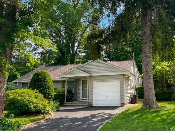 36 Coolidge Ave, Glen Head, NY 11545