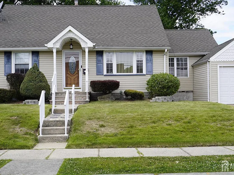 74 Warner St — Photo 1
