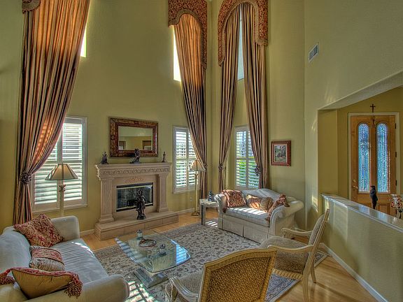 3rd image of 422 Sortwell Ct