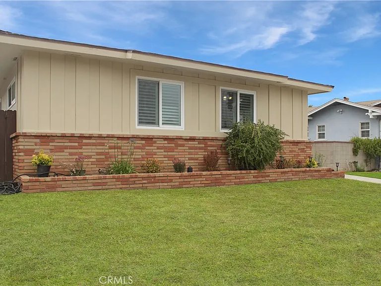 2513 Birch St — Photo 9