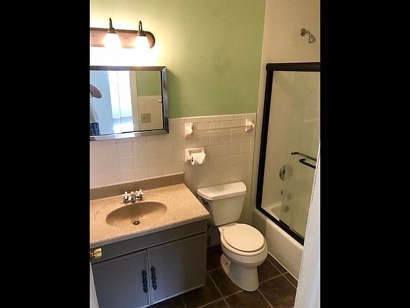 3rd image of 46 N Lake Ave APT 1E