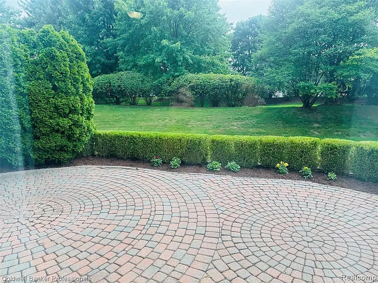 171 Millstone Dr — Photo 35