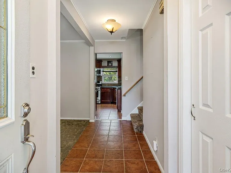 8 Radnor Ct — Photo 4