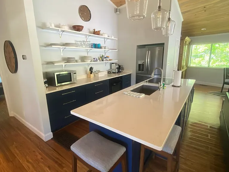 204 Castaway Trl — Photo 6