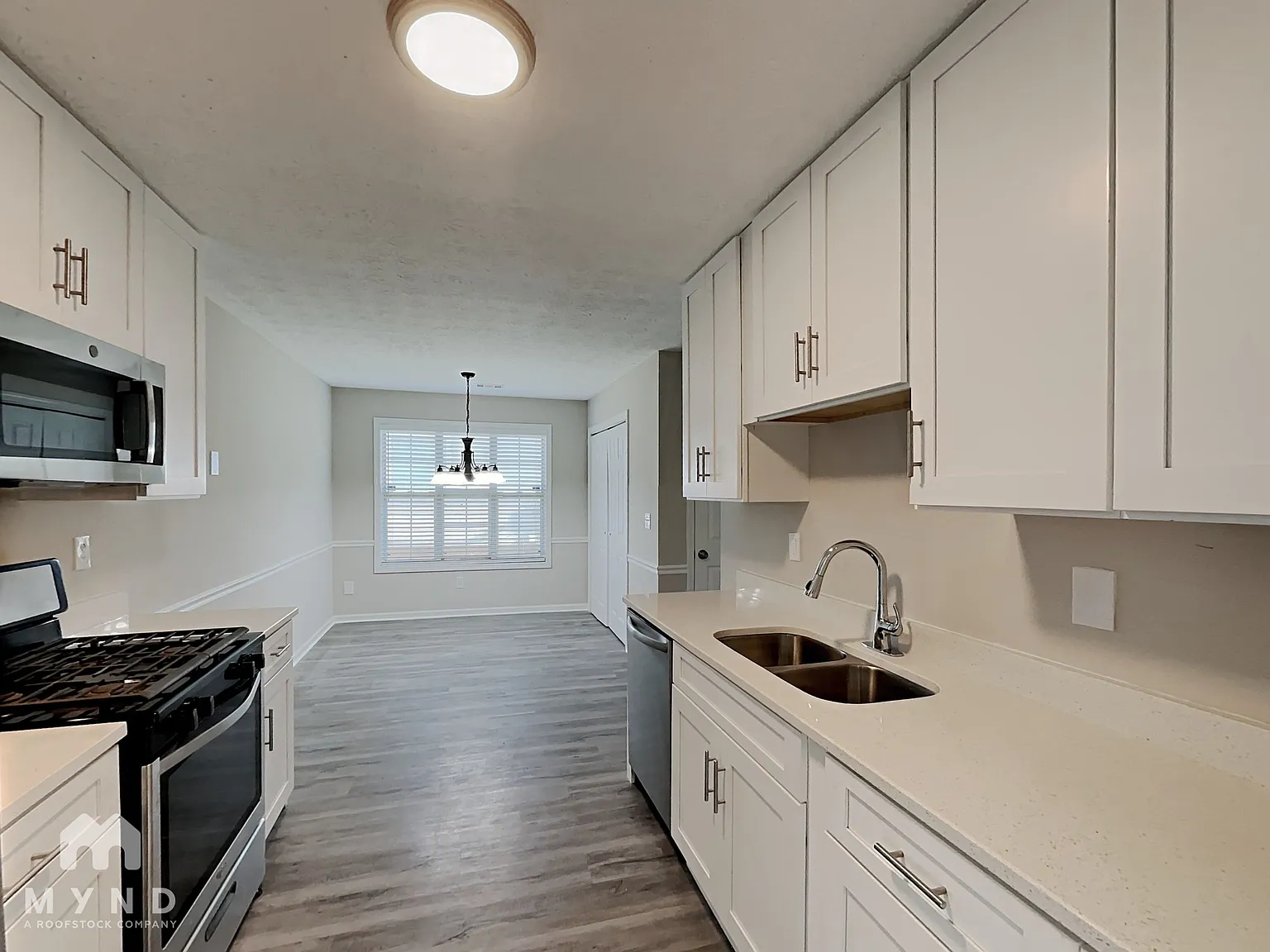 3 bed, 2.0 bath, 1869 sqft, $2,025 — Photo 3