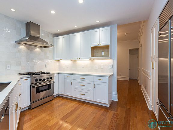2nd image of 2206 Vallejo St