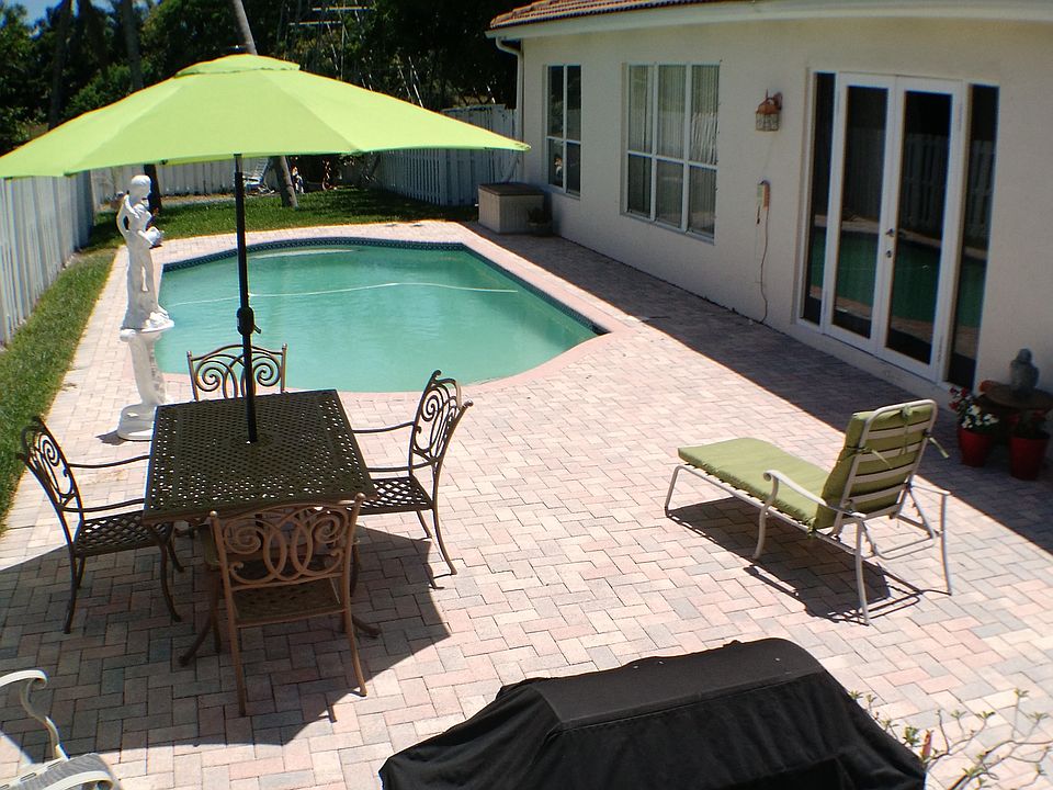 BBQ & Pool Deck 