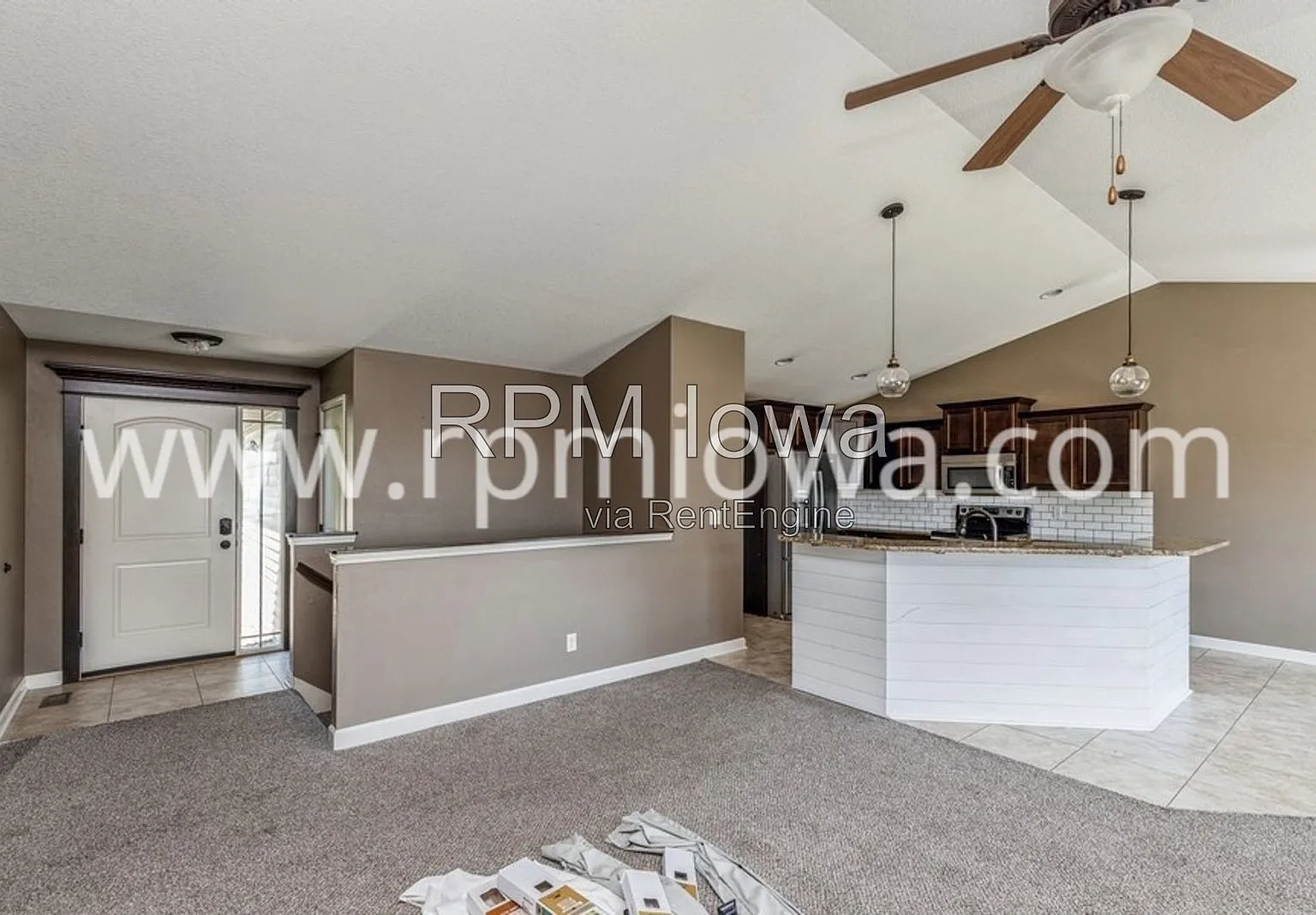4 bed, 2.5 bath, 2405 sqft, $2,395 — Photo 3
