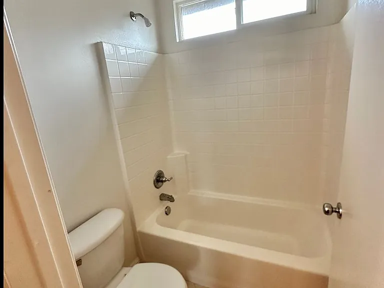 18468 Hillview Ln — Photo 11