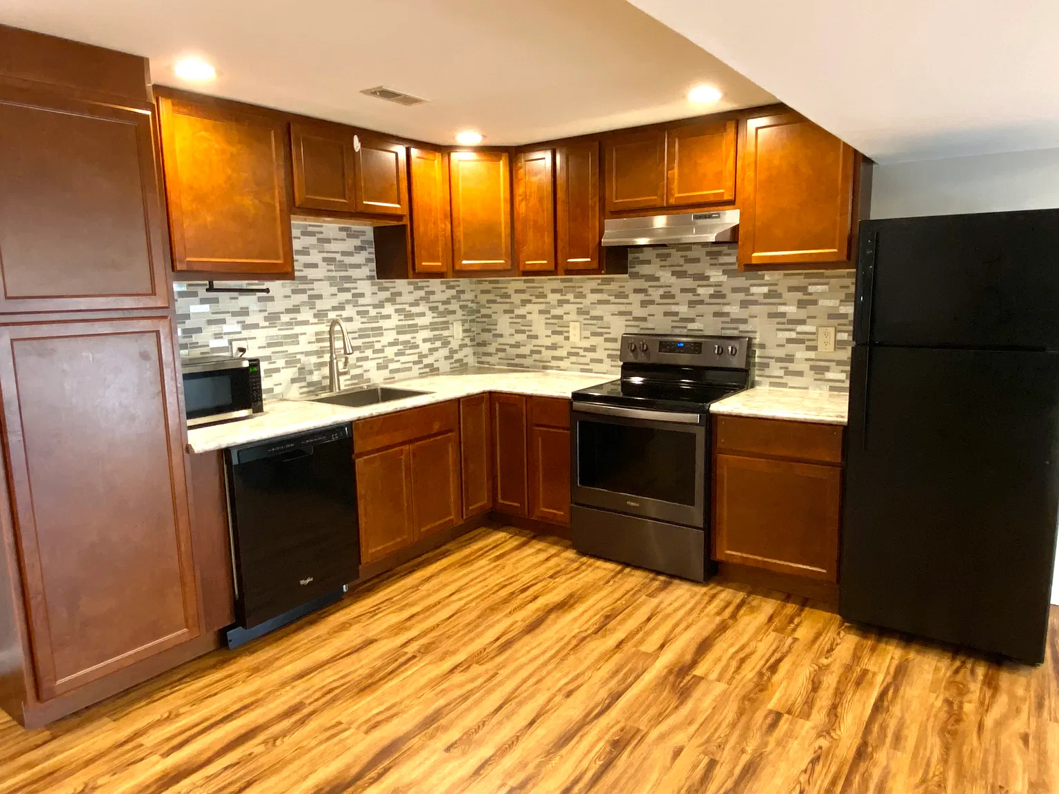 2 bed, 930 sqft, $1,175 — Photo 4