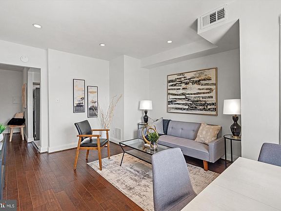 3rd image of 1040 6th St NE #302