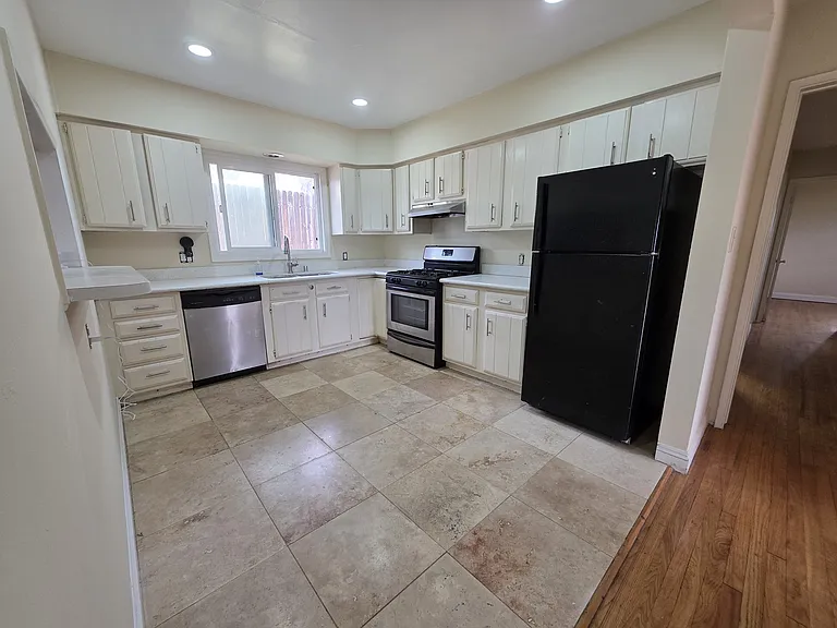 5457 Dorothy Dr — Photo 9