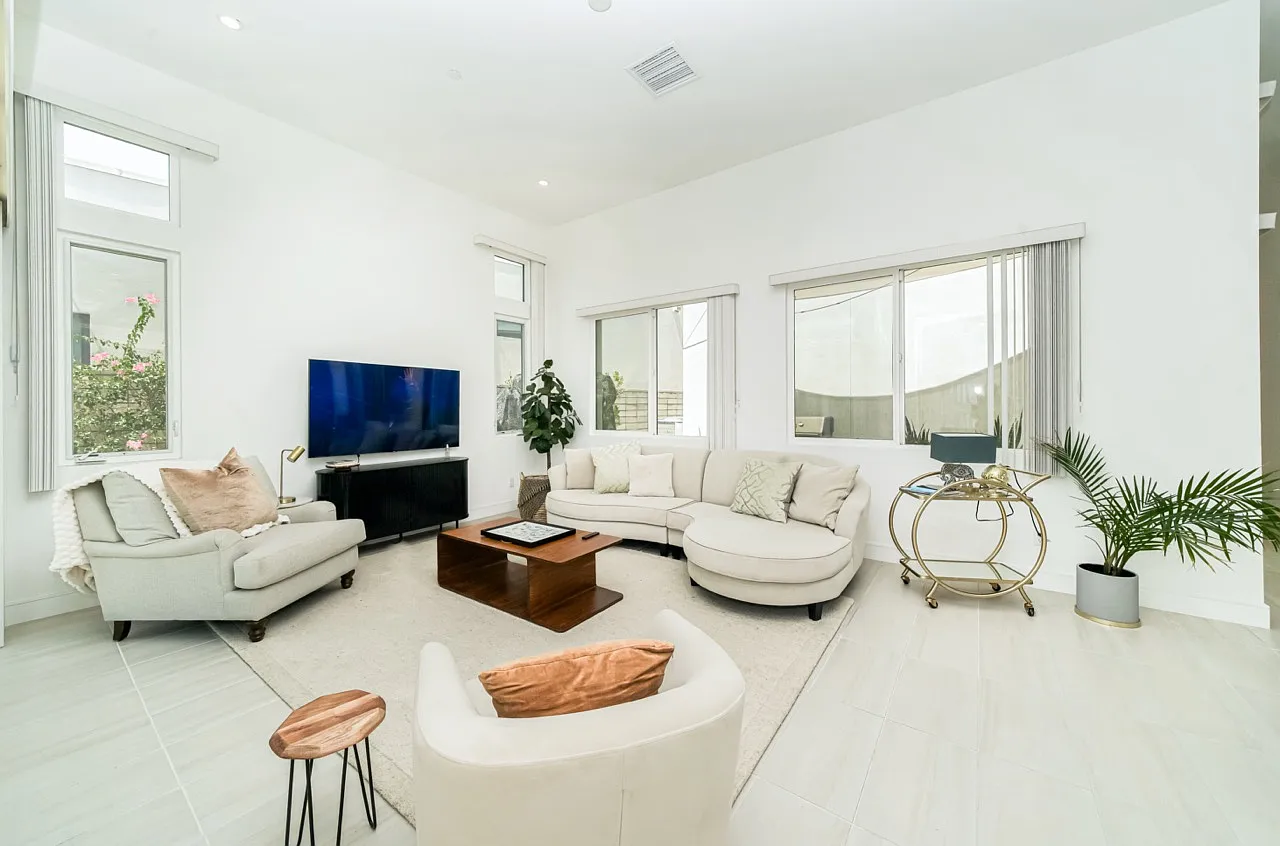 3 bed, 1894 sqft, $5,800 — Photo 3