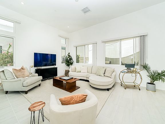 3rd image of 814 Nugget Ln