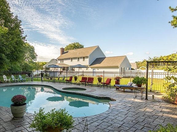 2nd image of 21 Boyd Dr