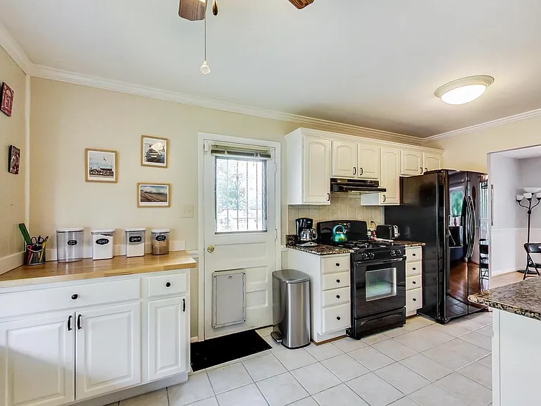 4704 Lance Ct — Photo 14