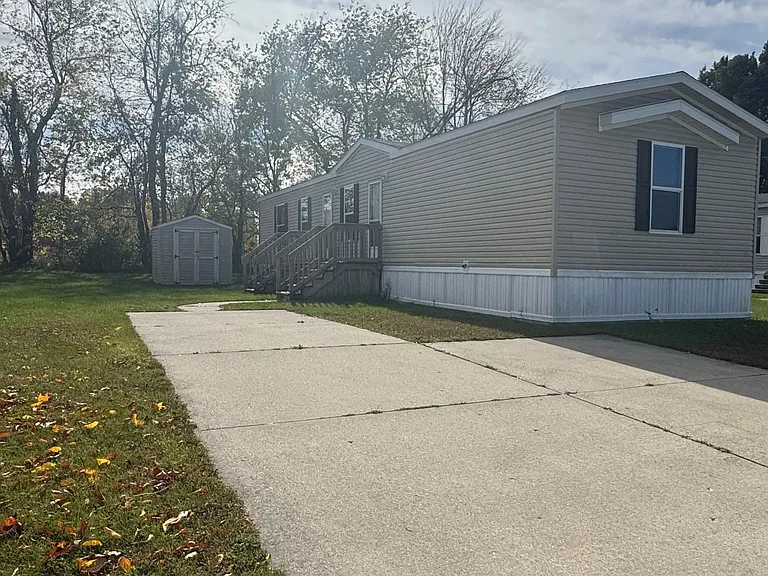 Brookside Manor — Photo 13
