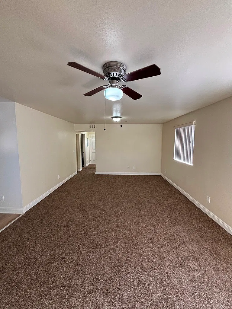 5 bed, 1709 sqft, $4,000 — Photo 3