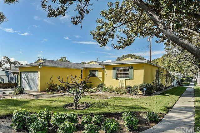 !953 Traditional home on a quiet corner.