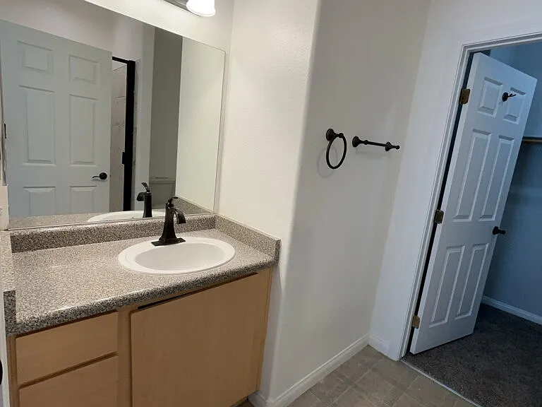 4915 E Russell Rd #133-14 — Photo 11
