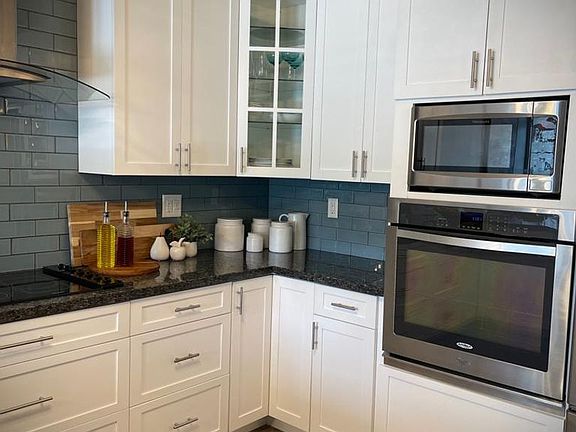 5th image of 605 Kensington Pl
