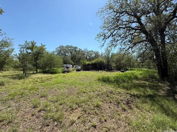 1505 Nash Creek Rd, Kingsbury, TX 78638