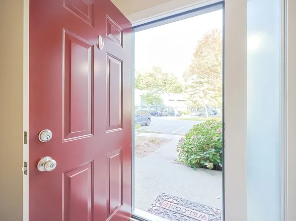 110 Dean St Unit 98, Taunton, MA 02780