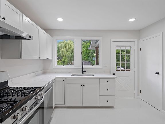 2nd image of 114 Linderman Ave #2