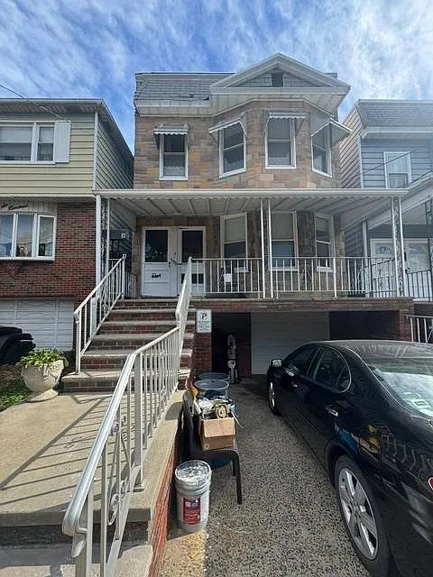3 bed, 1.0 bath, $2,200 — Photo 1