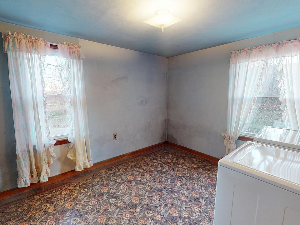 2nd image of 9852 Clear Ridge Rd
