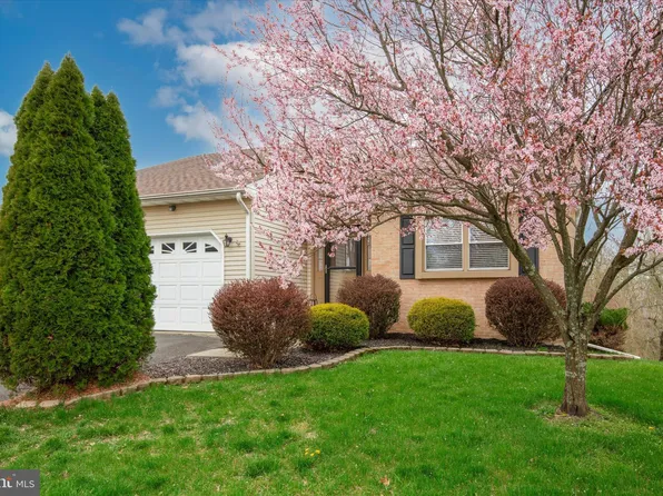 105 Stayman Dr, North Wales, PA 19454