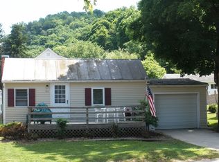 211 Valley St, Lansing, IA 52151