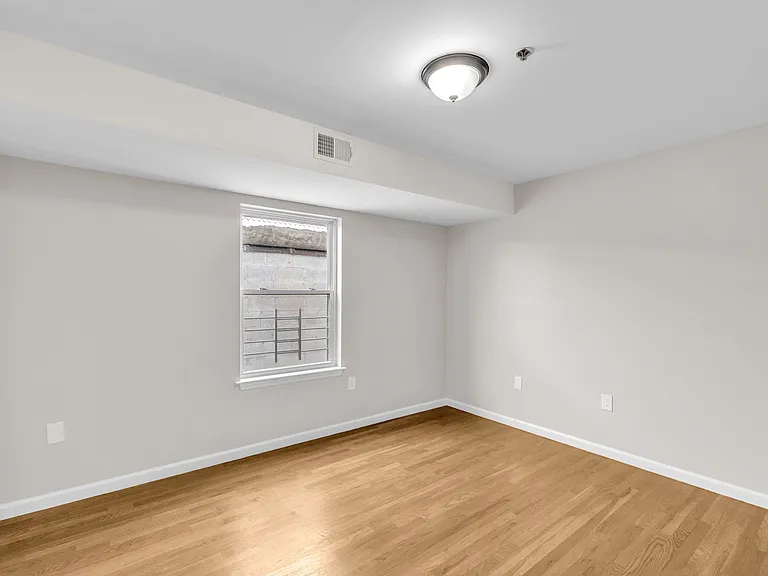 15-17 Wharton St #2 — Photo 8